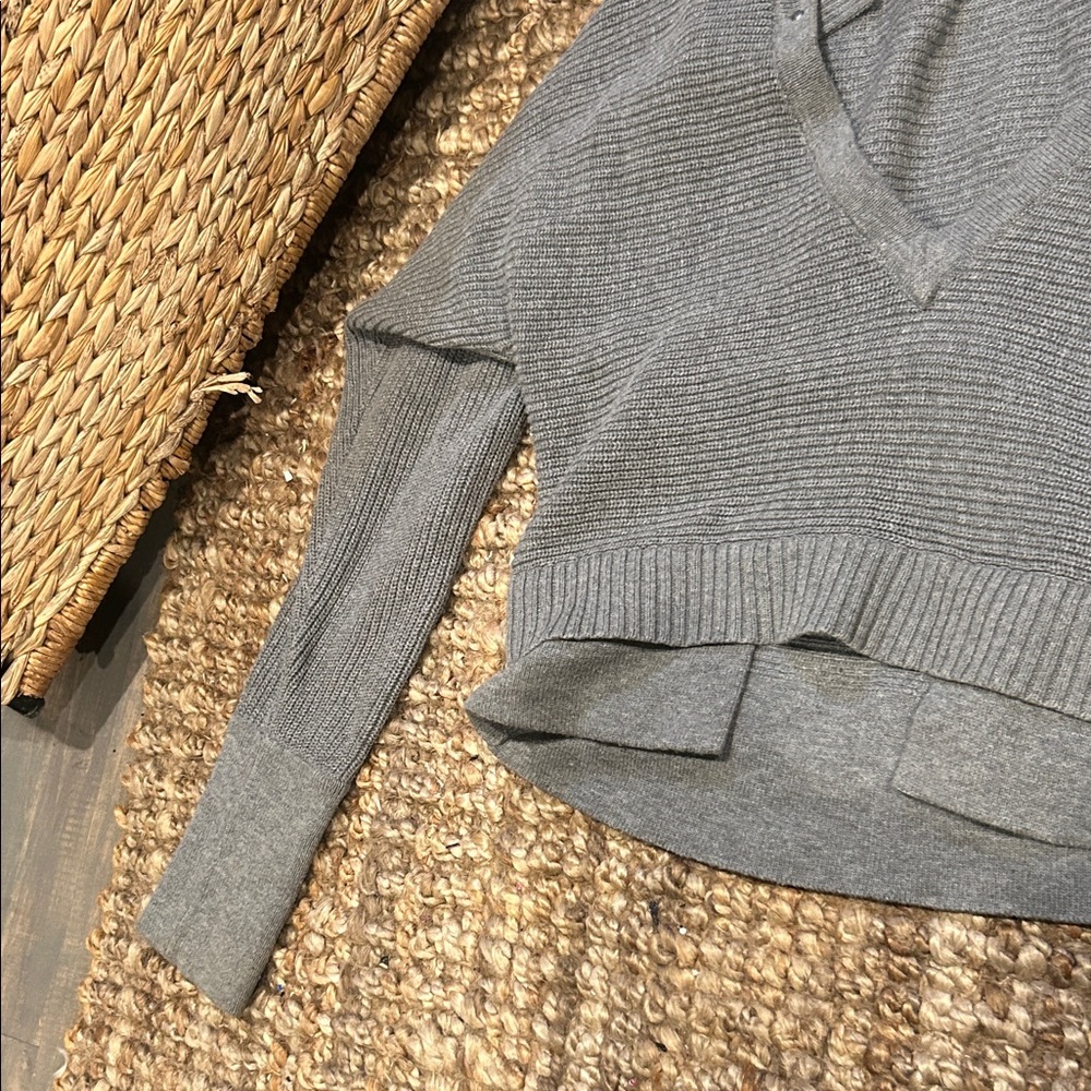 Shae Cotton Cashmere Blend Grey V-neck Sweater Size Medium - Picture 5 of 8